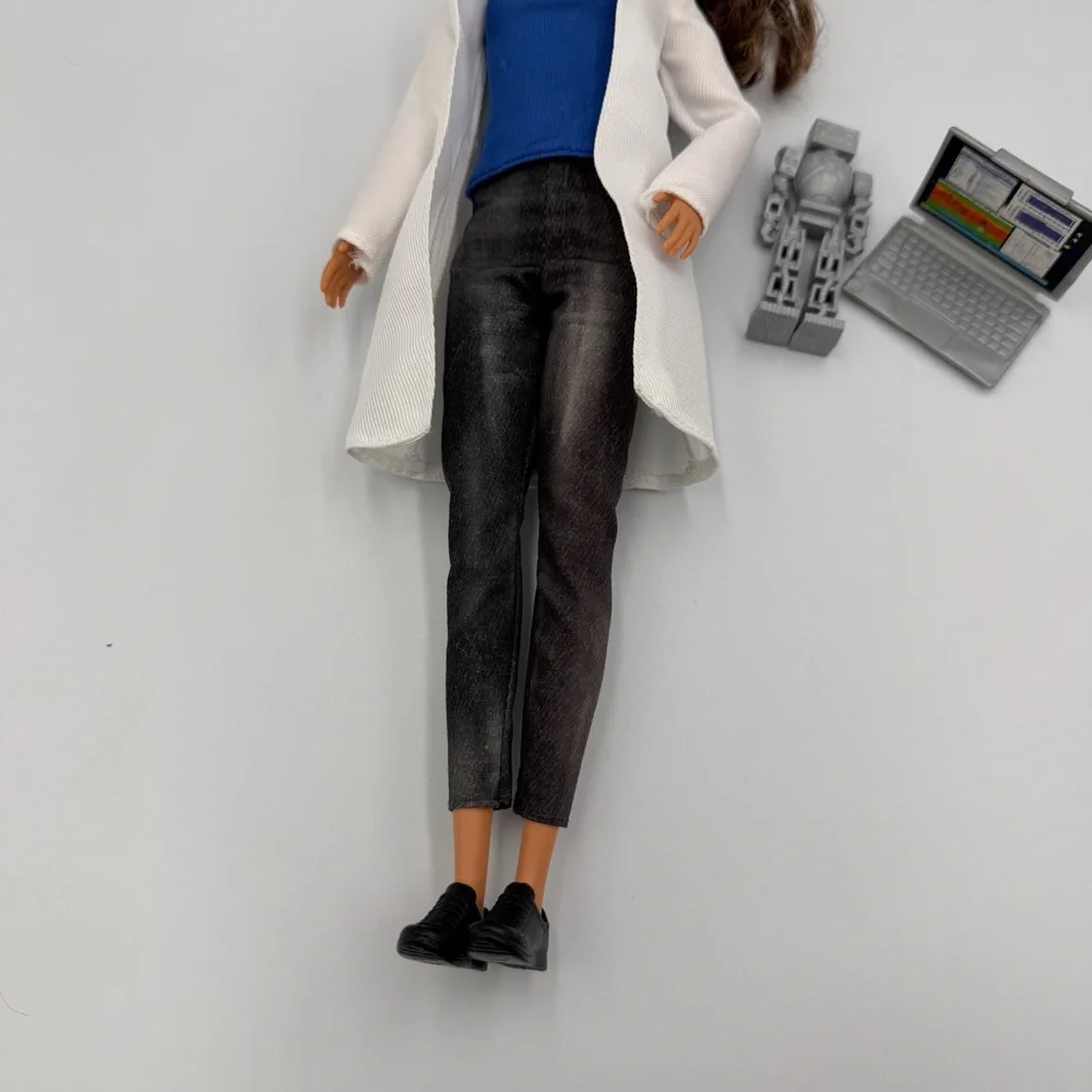 Mattel Barbie 2016 SPACE SCIENTIST Doll Laptop and robot